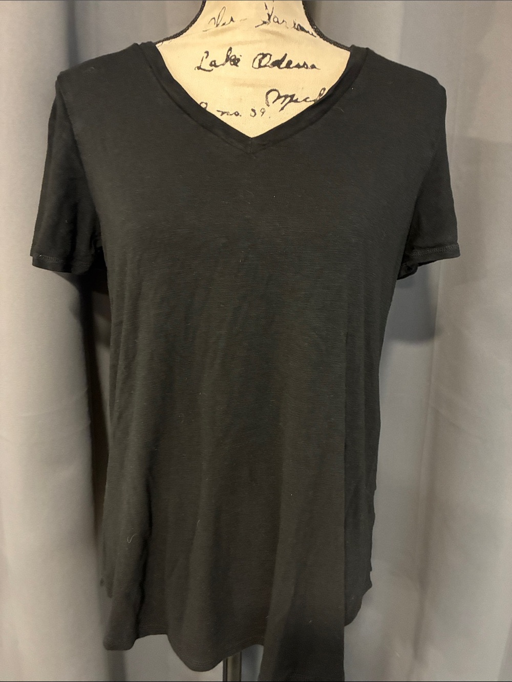 Jessica Simpson Black V-Neck Short Sleeve Tee